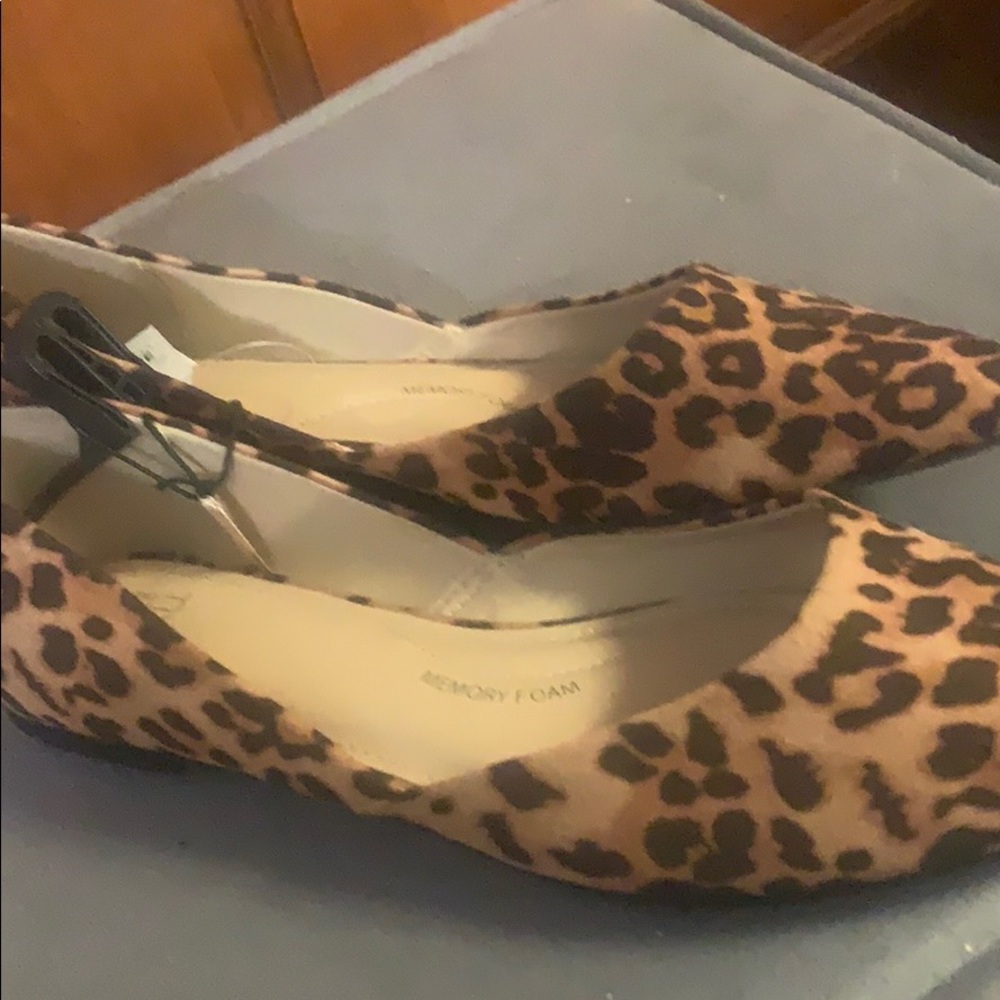 New Time  and Tru Leopard Print Womens Shoes 7